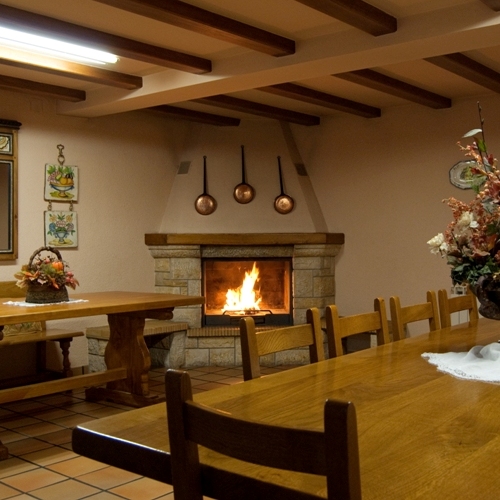 Eating room with kitchen and fireplace